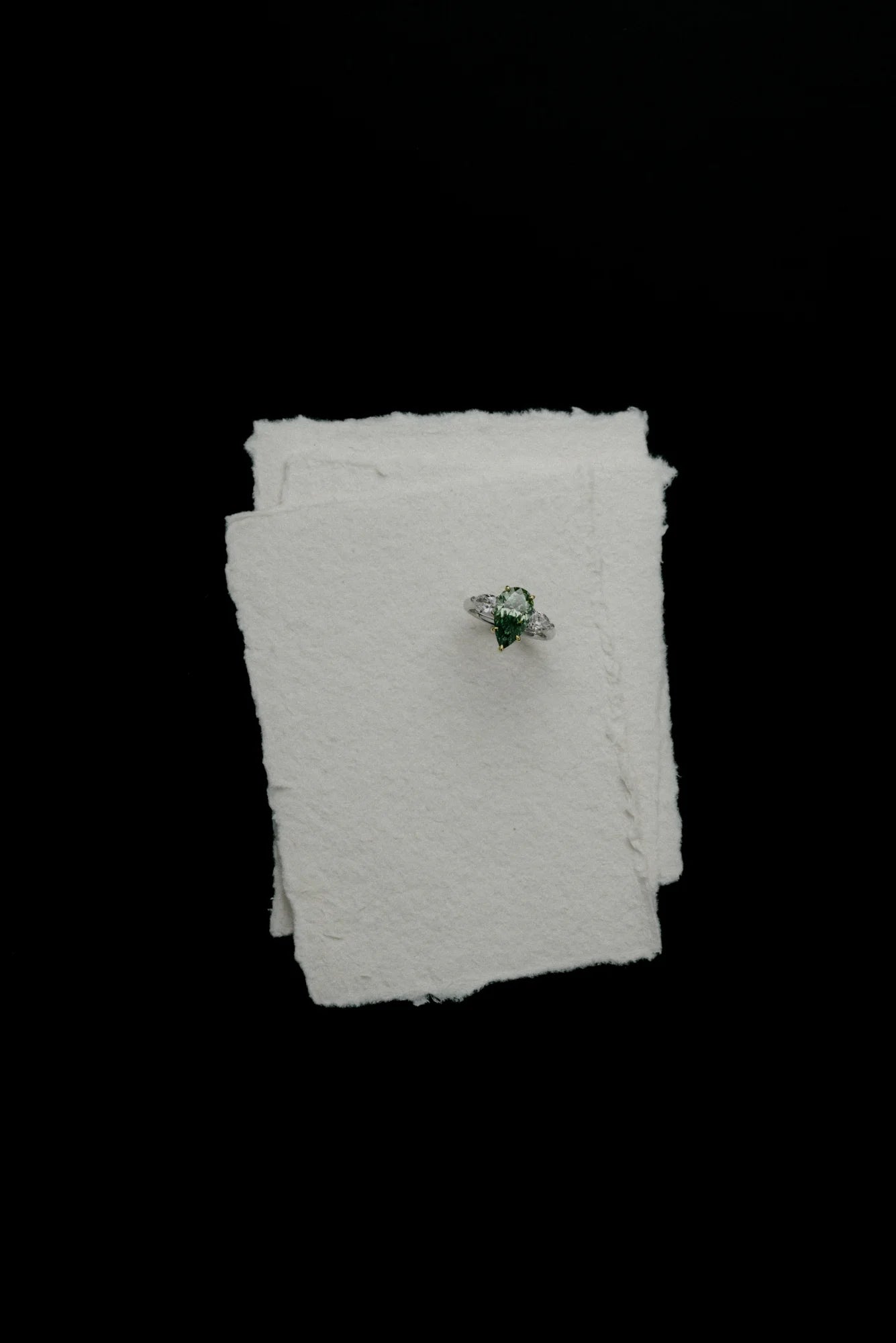 Aura Trilogy Pear Ring Green Diamond